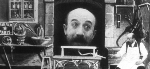 Cz�owiek z gumow� g�ow�